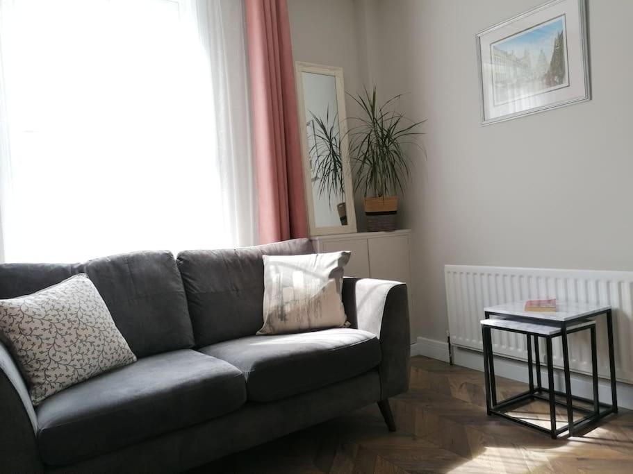 Stunning 3 Bedroom Townhouse In The Heart Of City Belfast Exterior foto