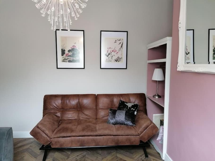 Stunning 3 Bedroom Townhouse In The Heart Of City Belfast Exterior foto