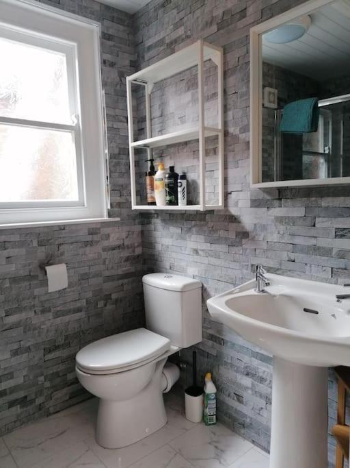 Stunning 3 Bedroom Townhouse In The Heart Of City Belfast Exterior foto
